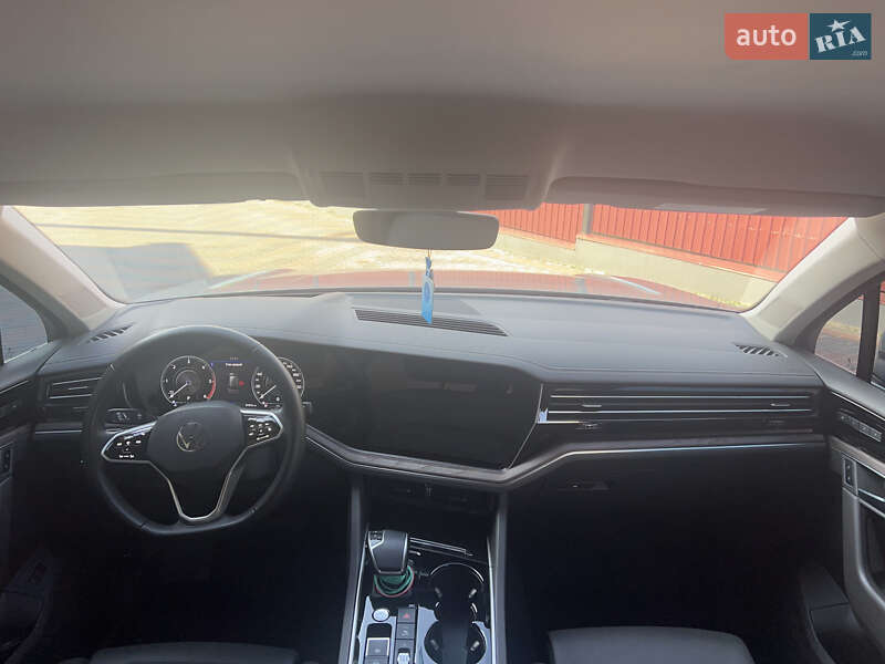 Позашляховик / Кросовер Volkswagen Touareg 2021 в Львові