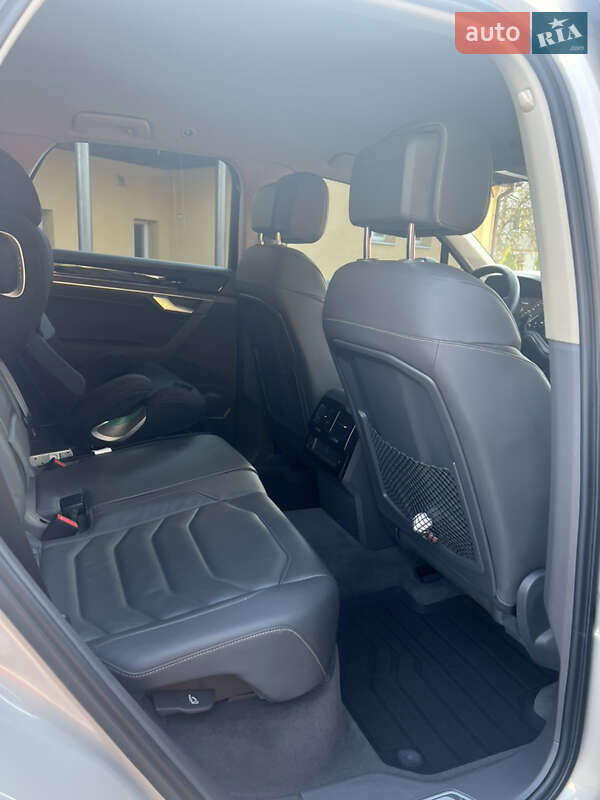 Позашляховик / Кросовер Volkswagen Touareg 2021 в Львові