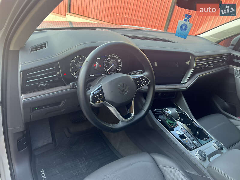 Позашляховик / Кросовер Volkswagen Touareg 2021 в Львові