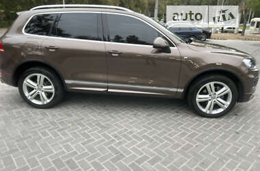 Позашляховик / Кросовер Volkswagen Touareg 2014 в Запоріжжі