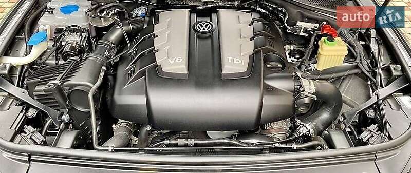 Внедорожник / Кроссовер Volkswagen Touareg 2015 в Черновцах