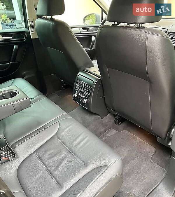 Внедорожник / Кроссовер Volkswagen Touareg 2015 в Черновцах