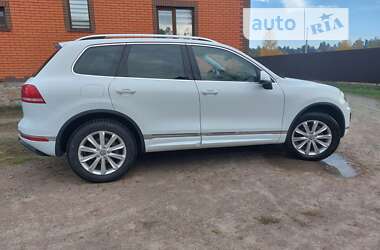 Внедорожник / Кроссовер Volkswagen Touareg 2015 в Сарнах