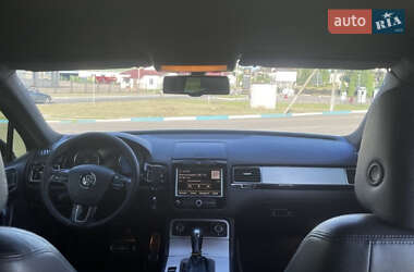 Позашляховик / Кросовер Volkswagen Touareg 2011 в 