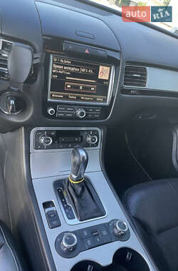 Позашляховик / Кросовер Volkswagen Touareg 2011 в 