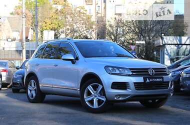 Внедорожник / Кроссовер Volkswagen Touareg 2014 в Киеве