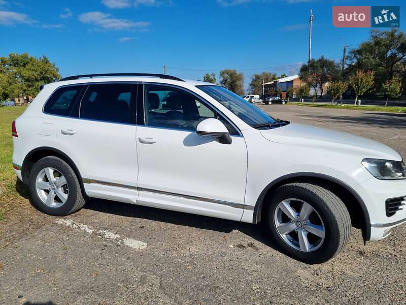 Внедорожник / Кроссовер Volkswagen Touareg 2015 в Белгороде-Днестровском