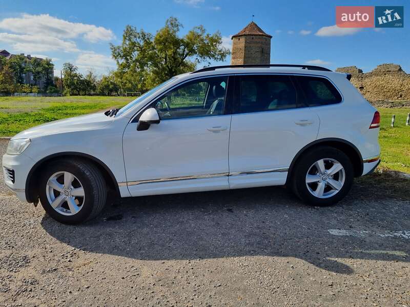 Внедорожник / Кроссовер Volkswagen Touareg 2015 в Белгороде-Днестровском