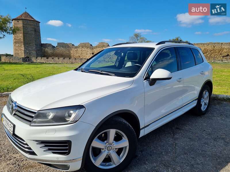 Внедорожник / Кроссовер Volkswagen Touareg 2015 в Белгороде-Днестровском