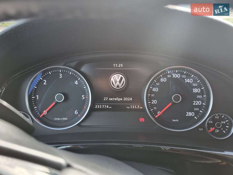 Внедорожник / Кроссовер Volkswagen Touareg 2015 в Белгороде-Днестровском