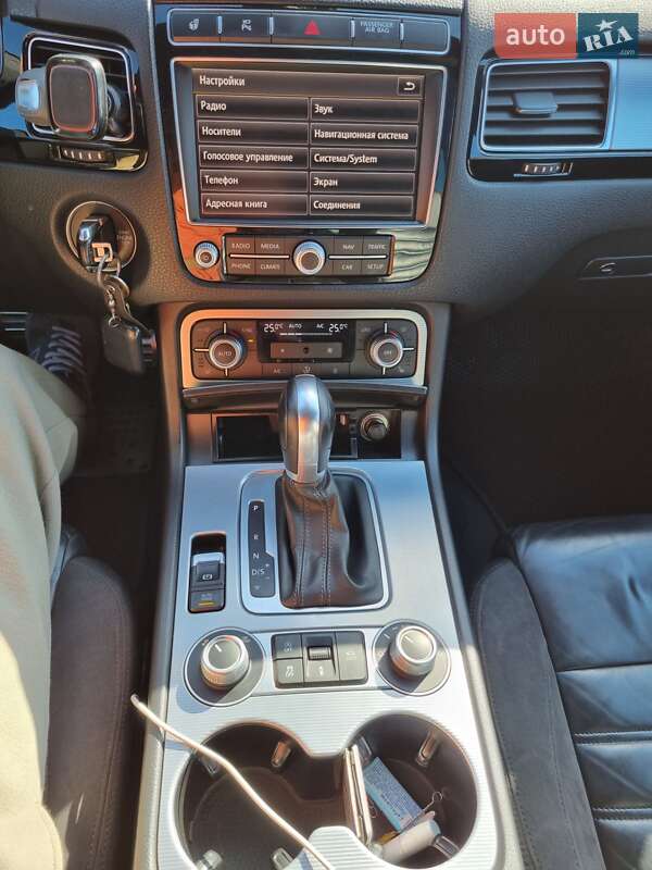 Внедорожник / Кроссовер Volkswagen Touareg 2015 в Белгороде-Днестровском