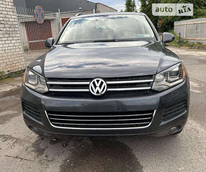 Позашляховик / Кросовер Volkswagen Touareg 2013 в Львові