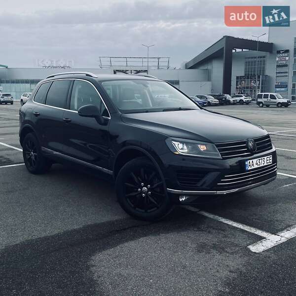 Внедорожник / Кроссовер Volkswagen Touareg 2014 в Киеве