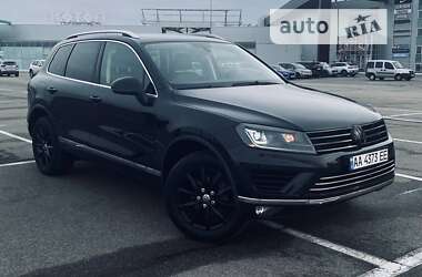 Внедорожник / Кроссовер Volkswagen Touareg 2014 в Киеве