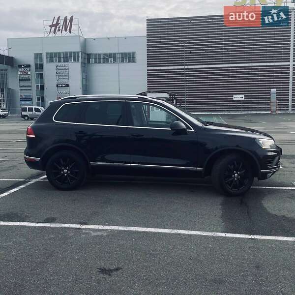 Внедорожник / Кроссовер Volkswagen Touareg 2014 в Киеве