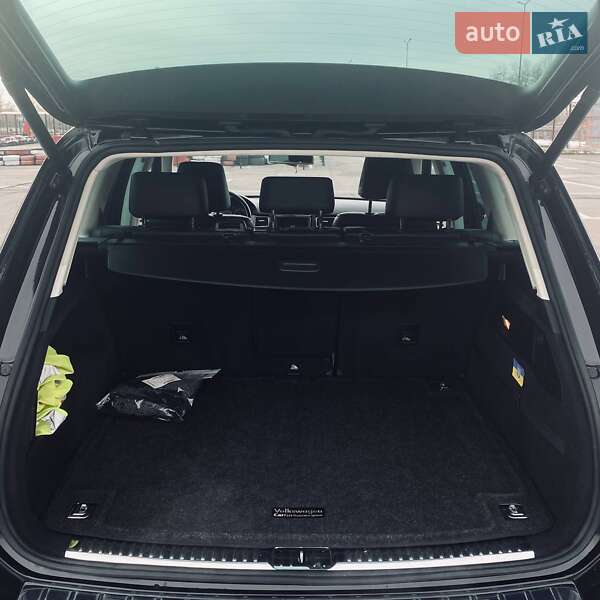 Внедорожник / Кроссовер Volkswagen Touareg 2014 в Киеве