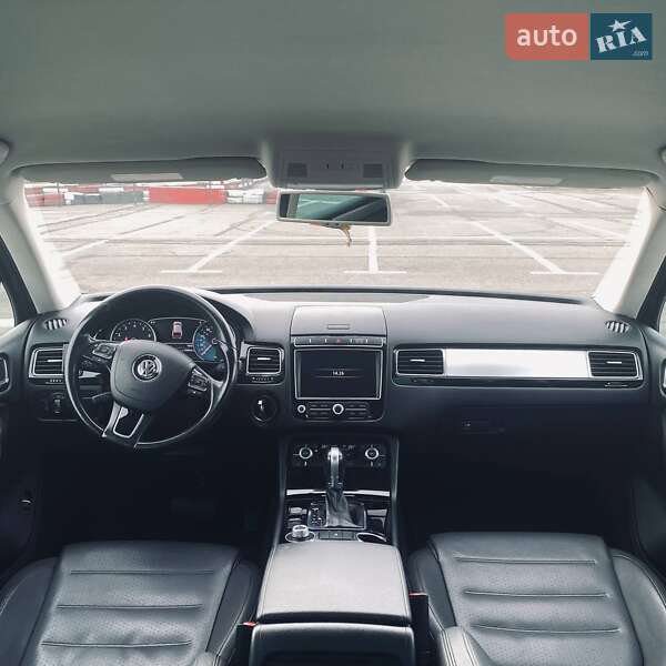 Внедорожник / Кроссовер Volkswagen Touareg 2014 в Киеве