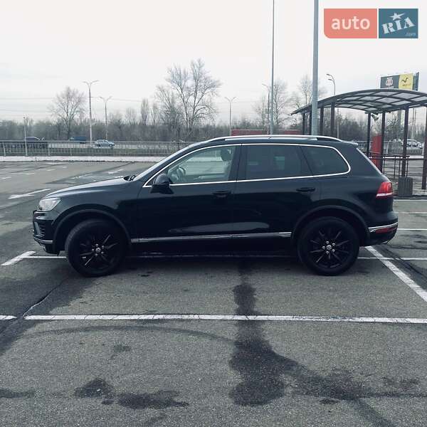 Внедорожник / Кроссовер Volkswagen Touareg 2014 в Киеве