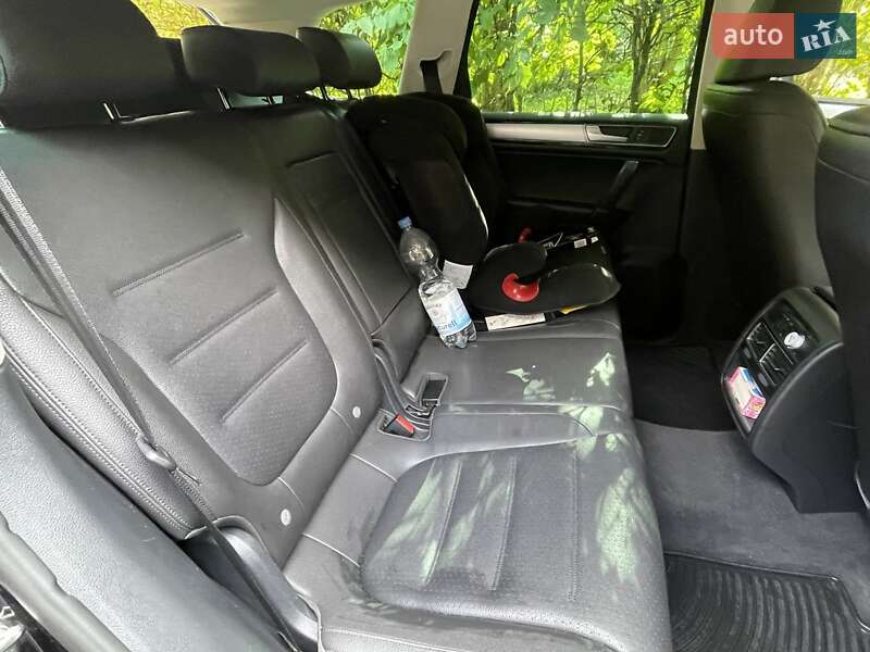 Внедорожник / Кроссовер Volkswagen Touareg 2014 в Киеве