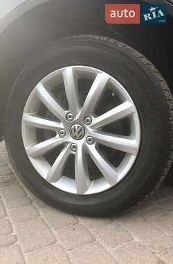 Внедорожник / Кроссовер Volkswagen Touareg 2010 в Киеве