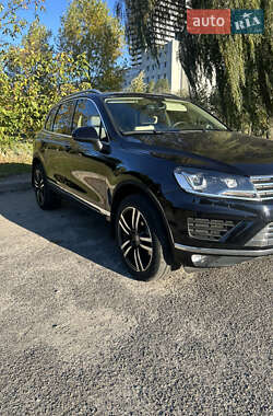 Позашляховик / Кросовер Volkswagen Touareg 2015 в Києві