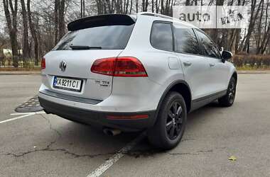 Внедорожник / Кроссовер Volkswagen Touareg 2016 в Киеве