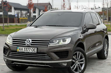 Позашляховик / Кросовер Volkswagen Touareg 2016 в Бучі