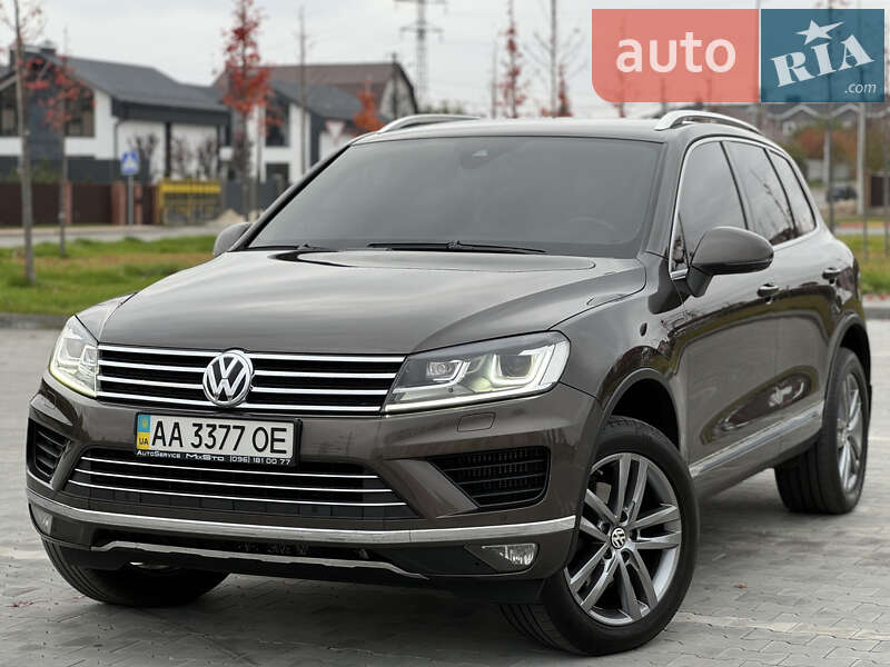 Позашляховик / Кросовер Volkswagen Touareg 2016 в Бучі