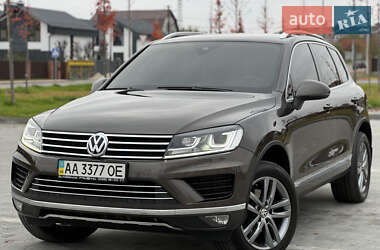 Позашляховик / Кросовер Volkswagen Touareg 2016 в Бучі