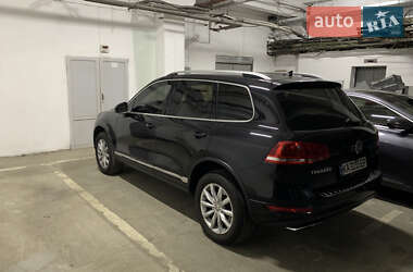 Внедорожник / Кроссовер Volkswagen Touareg 2013 в Киеве