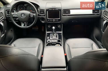 Внедорожник / Кроссовер Volkswagen Touareg 2013 в Киеве