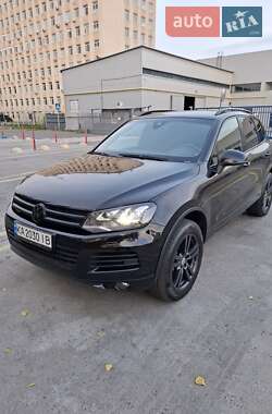 Внедорожник / Кроссовер Volkswagen Touareg 2014 в Киеве