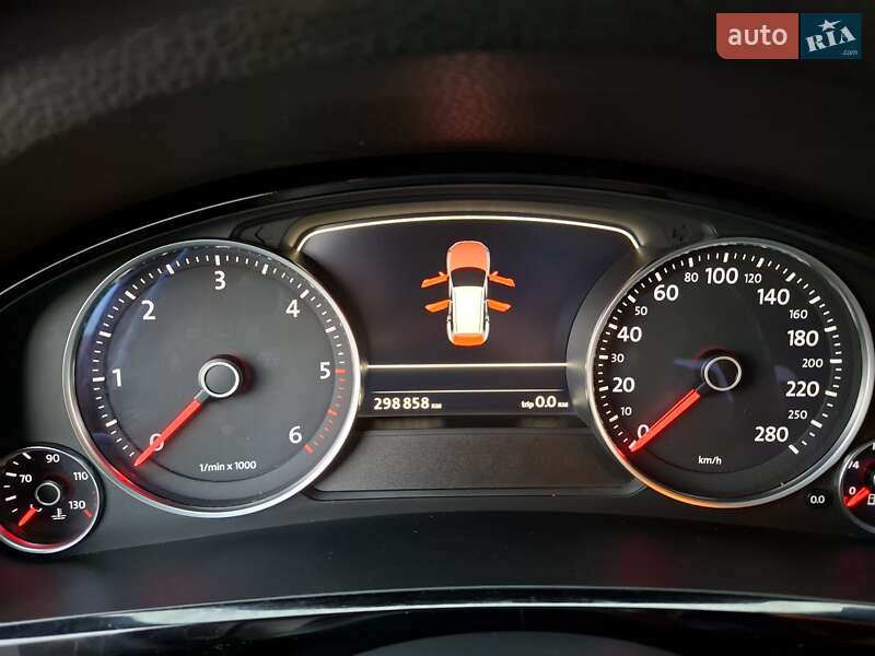 Внедорожник / Кроссовер Volkswagen Touareg 2014 в Киеве