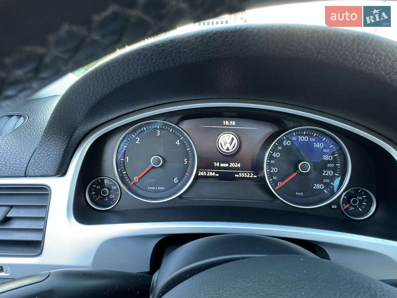 Позашляховик / Кросовер Volkswagen Touareg 2013 в Чернівцях