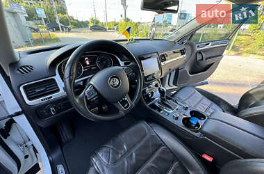 Позашляховик / Кросовер Volkswagen Touareg 2013 в Чернівцях