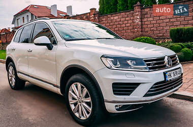 Позашляховик / Кросовер Volkswagen Touareg 2015 в Рівному