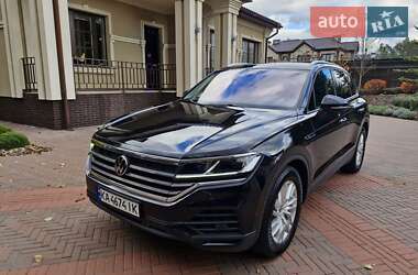 Внедорожник / Кроссовер Volkswagen Touareg 2020 в Киеве