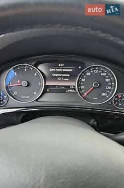 Позашляховик / Кросовер Volkswagen Touareg 2011 в 