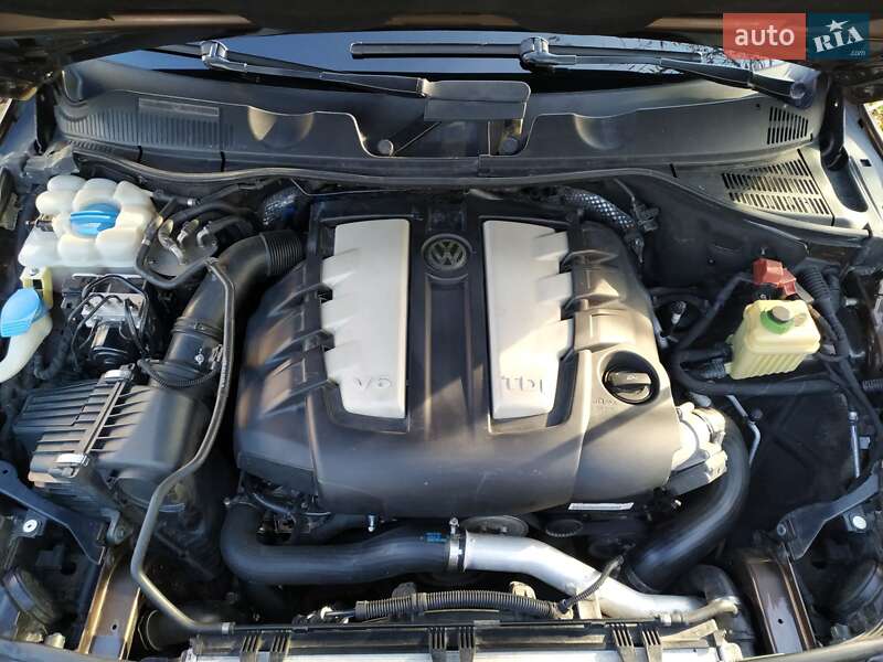 Внедорожник / Кроссовер Volkswagen Touareg 2011 в Пятихатках