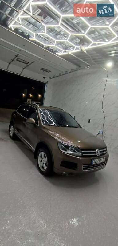 Внедорожник / Кроссовер Volkswagen Touareg 2011 в Днепре