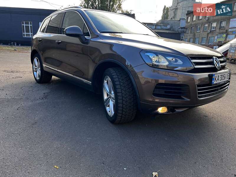 Внедорожник / Кроссовер Volkswagen Touareg 2013 в Киеве