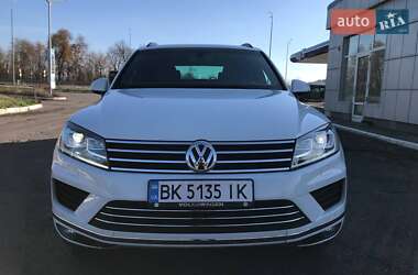 Внедорожник / Кроссовер Volkswagen Touareg 2015 в Радивилове