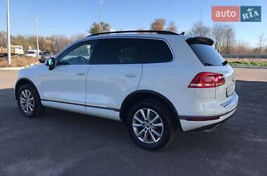 Внедорожник / Кроссовер Volkswagen Touareg 2015 в Радивилове