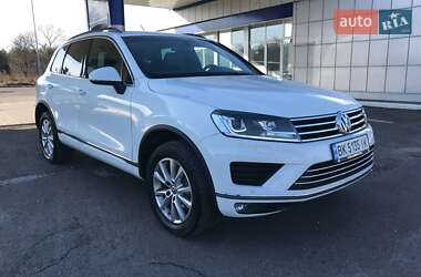 Внедорожник / Кроссовер Volkswagen Touareg 2015 в Радивилове