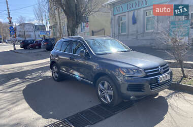 Позашляховик / Кросовер Volkswagen Touareg 2011 в Запоріжжі