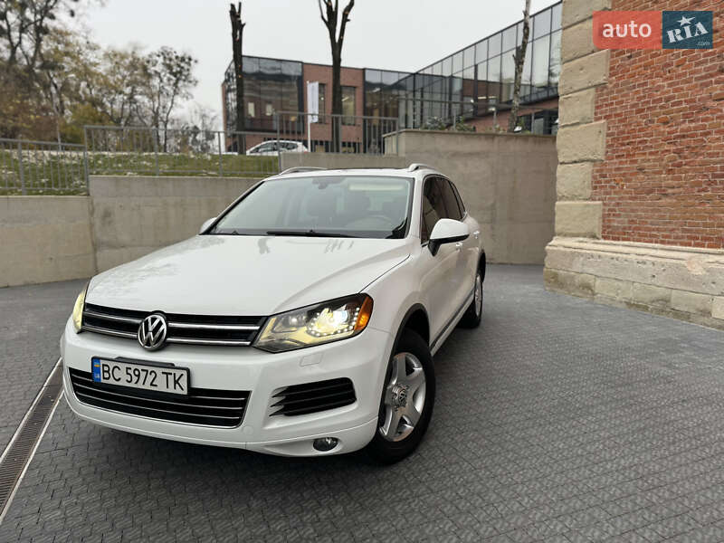 Внедорожник / Кроссовер Volkswagen Touareg 2012 в Львове