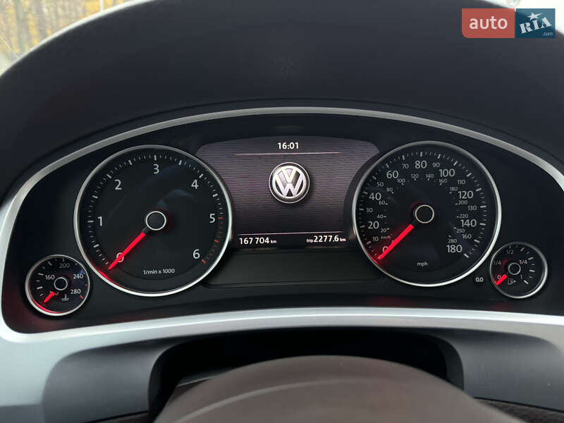Внедорожник / Кроссовер Volkswagen Touareg 2012 в Львове