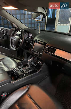 Внедорожник / Кроссовер Volkswagen Touareg 2013 в Киеве