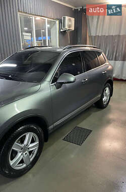 Внедорожник / Кроссовер Volkswagen Touareg 2013 в Киеве