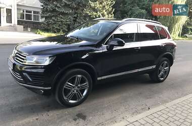 Внедорожник / Кроссовер Volkswagen Touareg 2015 в Черновцах